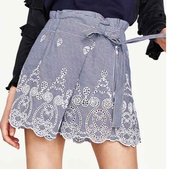 Zara Pants - Zara eyelet lace gingham shorts